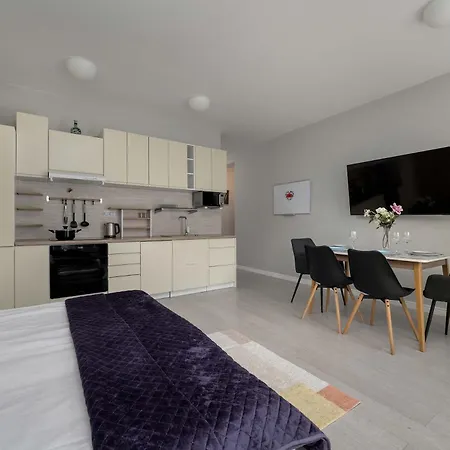 Charming With Balcony In Wroclaw's Nadodrze By Renters Appartement *