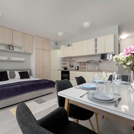 Charming With Balcony In Wroclaw's Nadodrze By Renters Appartement Wrocław