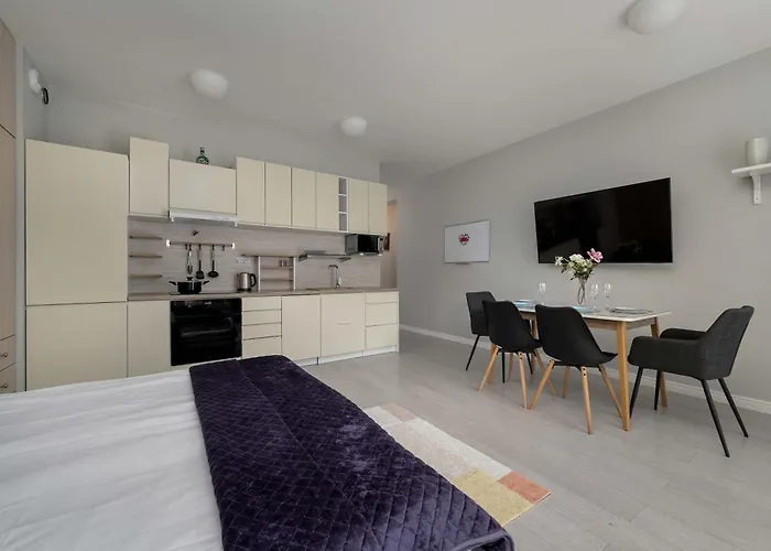 Charming With Balcony In Wroclaw's Nadodrze By Renters Apartamento *