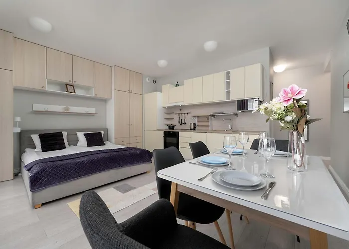 Charming With Balcony In Wroclaw's Nadodrze By Renters Apartamento Breslavia