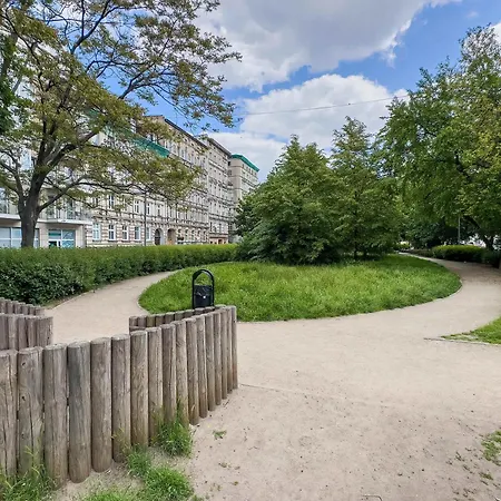 Charming With Balcony In Wroclaw's Nadodrze By Renters דירה *