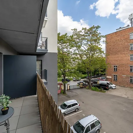 Charming With Balcony In Wroclaw's Nadodrze By Renters דירה ורוצלב