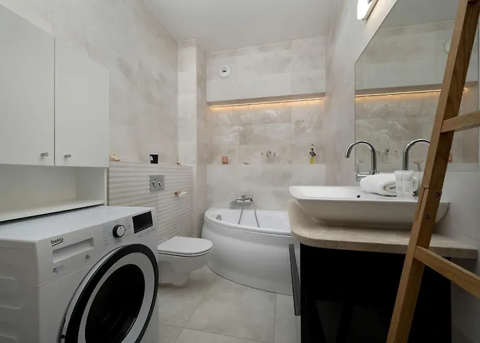 Charming With Balcony In Wroclaw's Nadodrze By Renters Apartamento